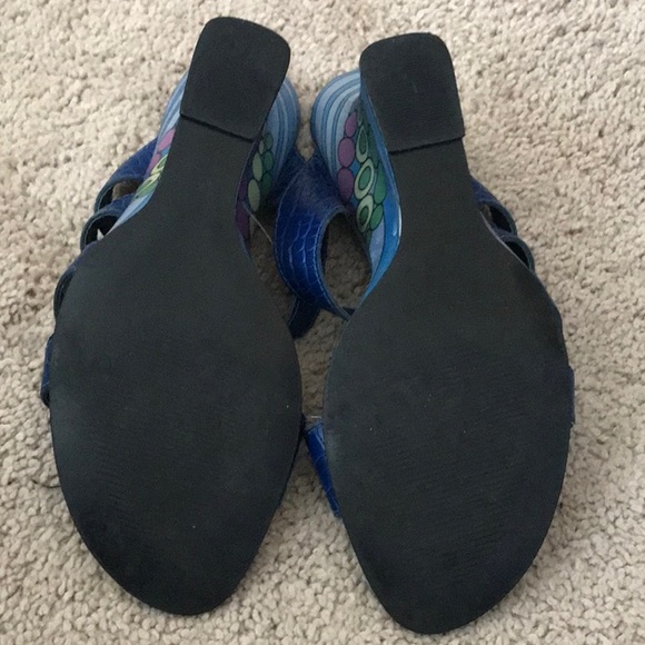 Carlos by Carlos Santana Wedge. Size 7.5.